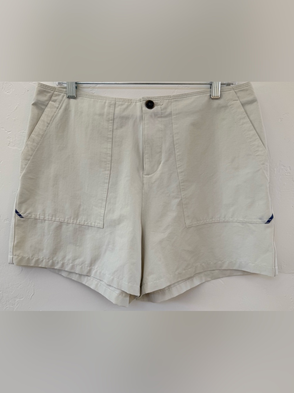 Classic Horny Toad women’s outdoor shorts in a versatile light khaki/ivory with